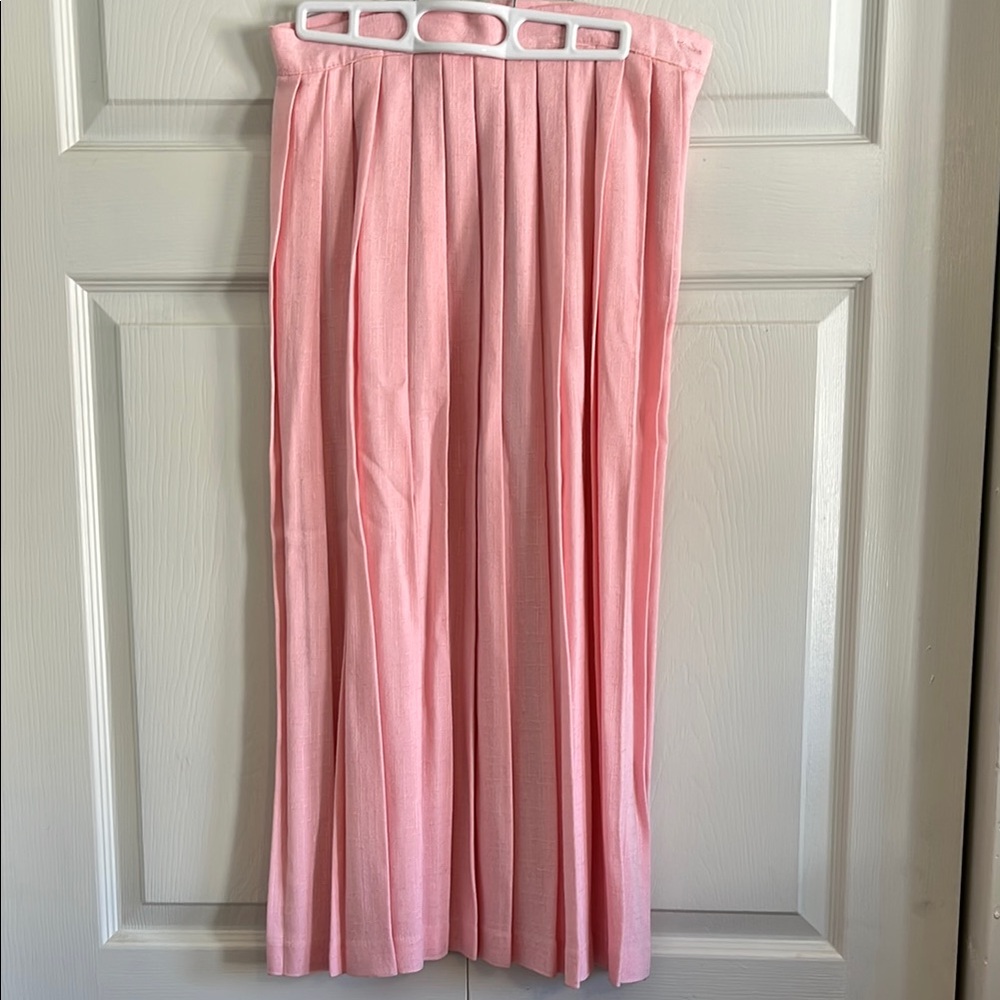 Elegant Pink Pleated Skirt